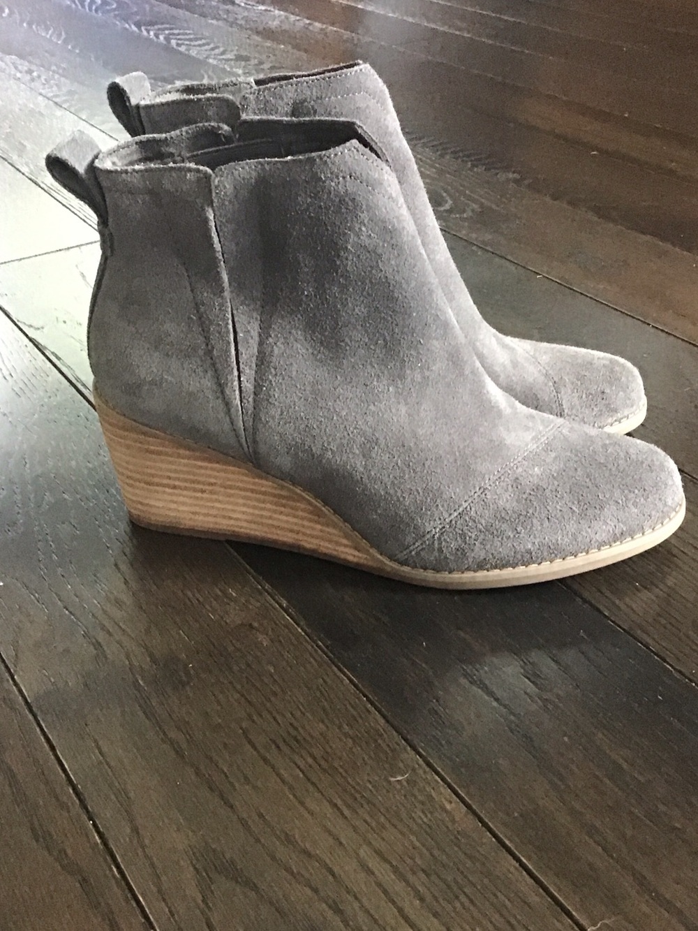 NWOB Toms Gray Suede Wedge Ankle Booties. 7.5